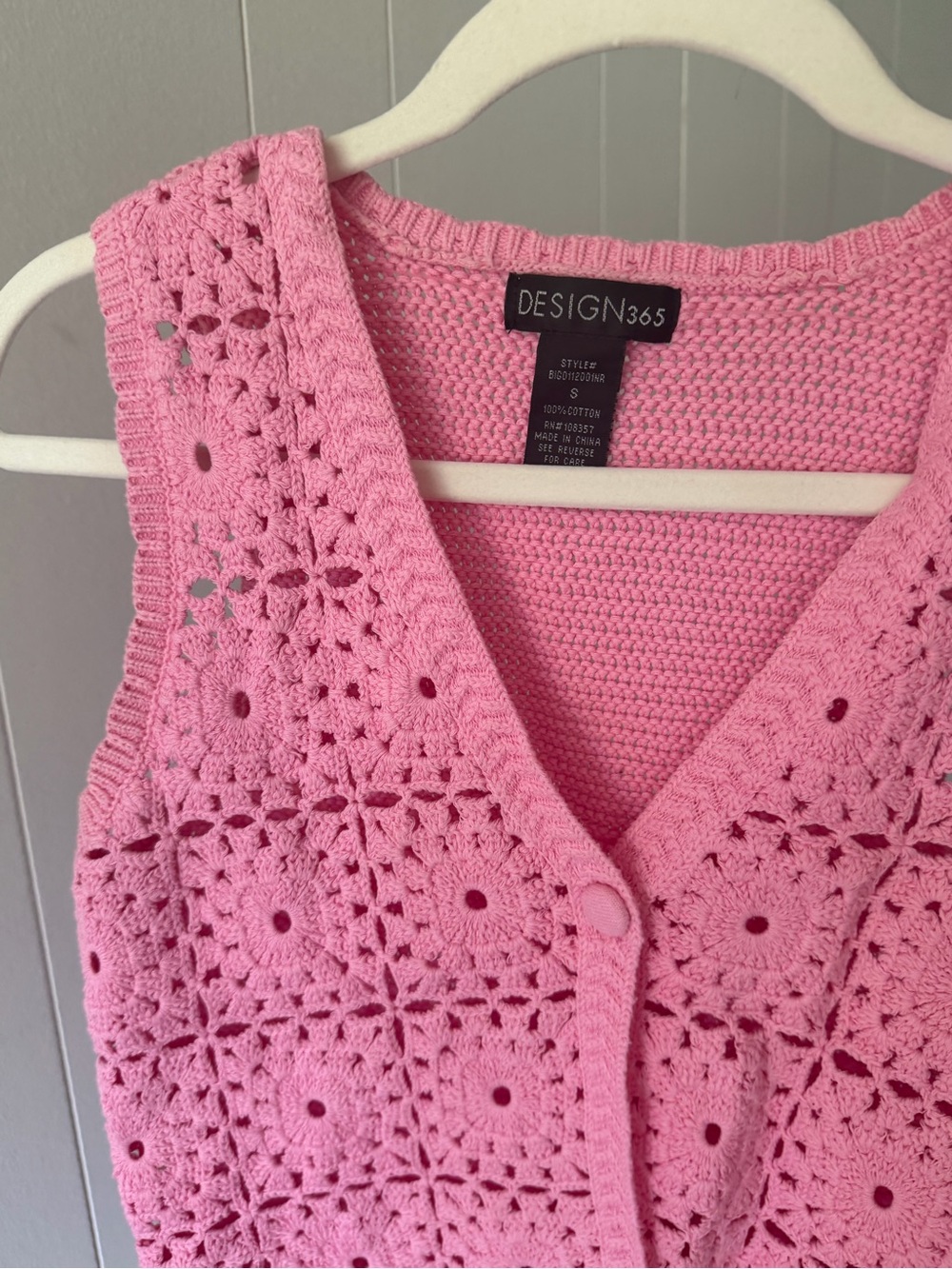 DESIGN365 Pink Crochet Knit Tank Top Vest